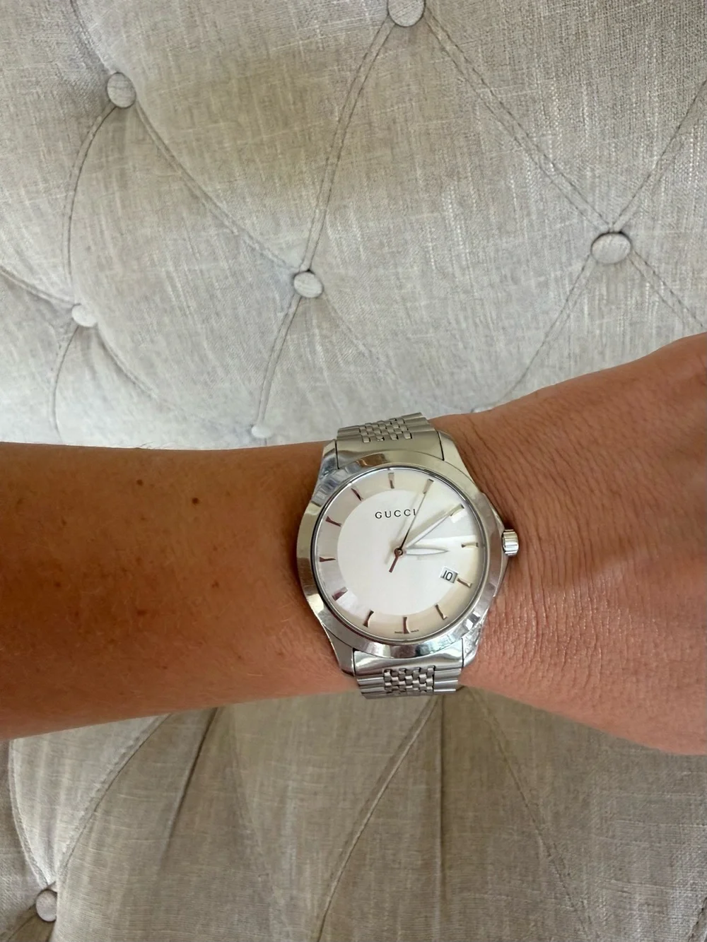 GUCCI Swiss Made Stainless Steel Monogram Watch – White Dial | Date | 5 ATM
